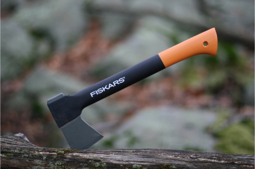 Туристический топор Fiskars Х7 + точилка фото 4 Туристический топор Fiskars Х7 + точилка фото 4