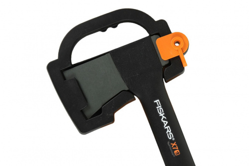 Туристический топор Fiskars Х7 + точилка фото 3 Туристический топор Fiskars Х7 + точилка фото 3